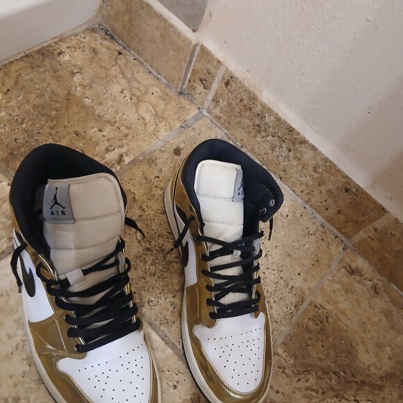 Nike Air Jordan 1 - Picture 2 of 3